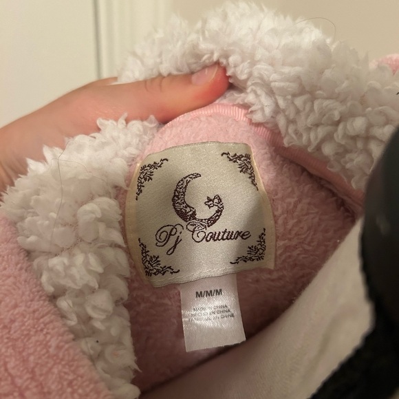 Pj couture a Christmas story pink bunny sweater with hood - Picture 3 of 3